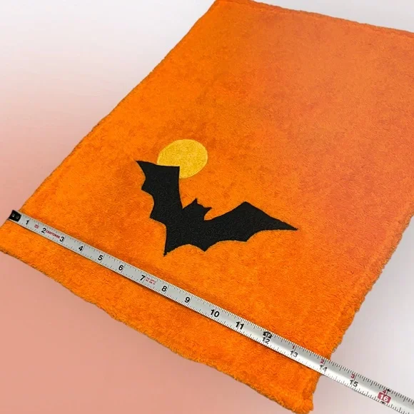 Lot/2 𝑯𝒂𝒏𝒅𝒎𝒂𝒅𝒆 Halloween Hand Towels - Picture 5 of 12